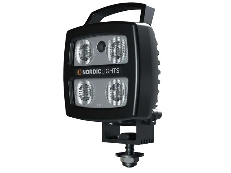 NORDIC LIGHTS SPICA N2401 HS LED arbejdslys med håndtag - 750lm 9-32V Wide Flood - Ledekstralys.dk